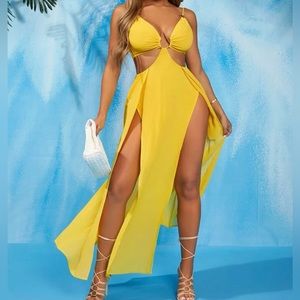 100 % Polyester. Minimum stretch ( a more snatched fit). Maxi & high waste fit.